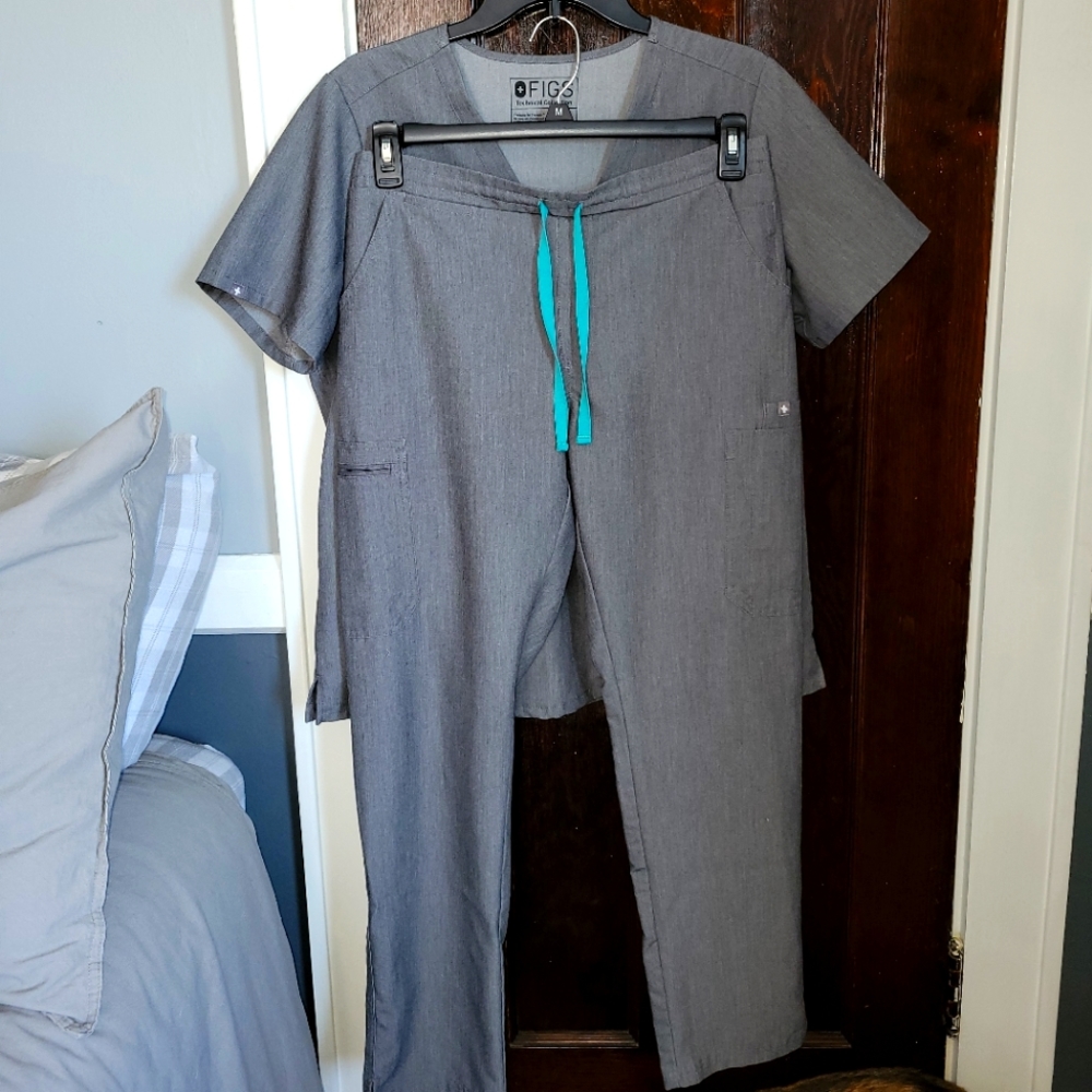 FIGS Casma L scrub top Yola M pants